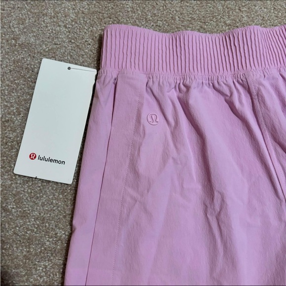 NWT Lululemon Stretch Woven Relaxed-Fit HR 4" Small Vita Pink - Picture 3 of 7